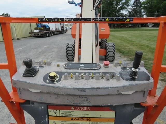 2013 JLG 800AJ-10