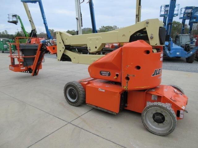 2017 JLG E400AJPN-4