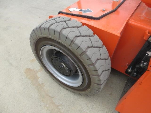 2017 JLG E400AJPN-12