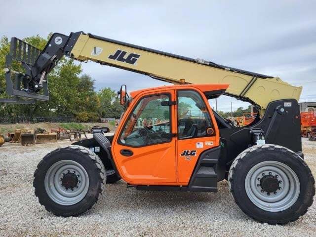 2025 JLG 742