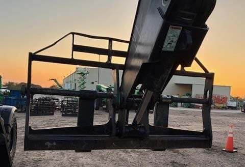 2017 SkyTrak 10042-8