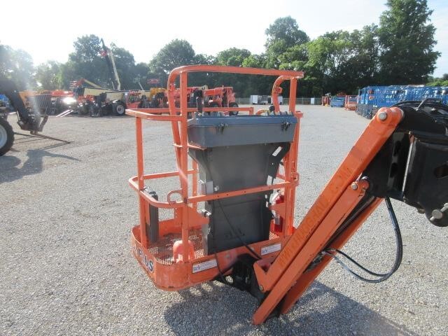 2017 JLG E400AJPN-7