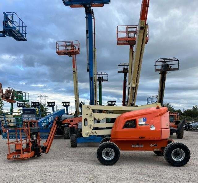 2017 JLG 450AJ