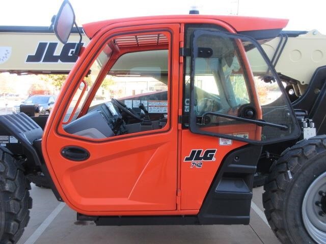 2025 JLG 742-19