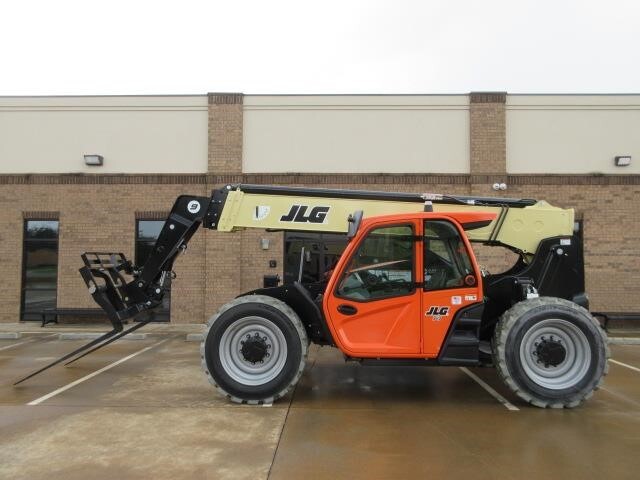 2025 JLG 943