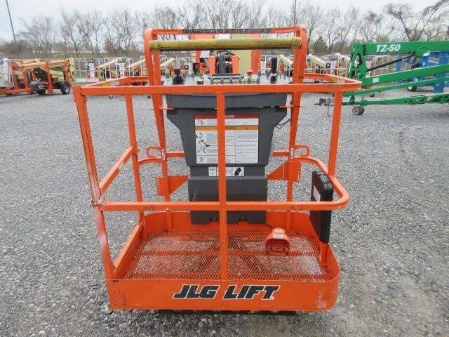 2017 JLG E300AJP-5
