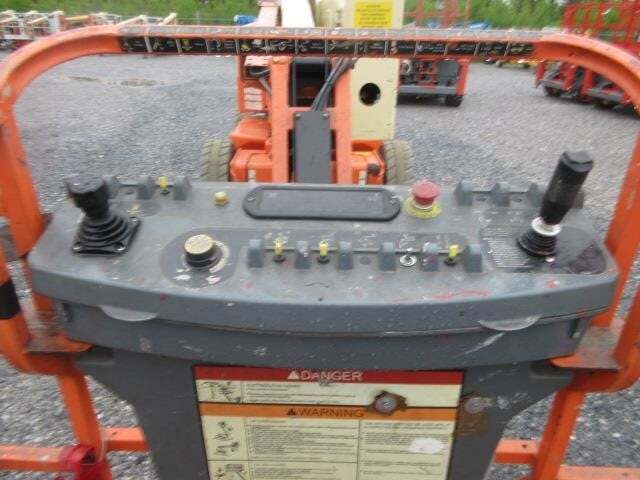 2013 JLG E450AJ-6