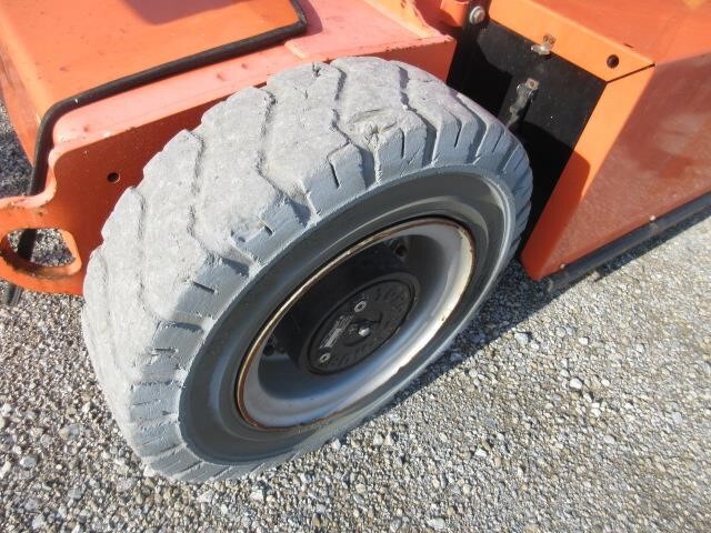 2017 JLG E400AJPN-12