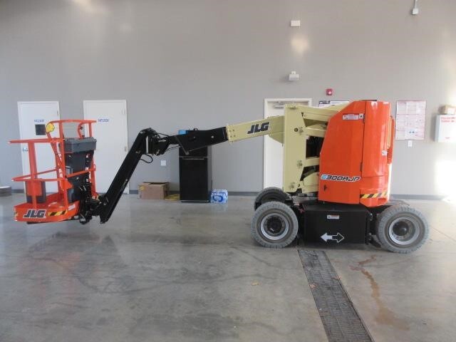 2025 JLG E300AJP
