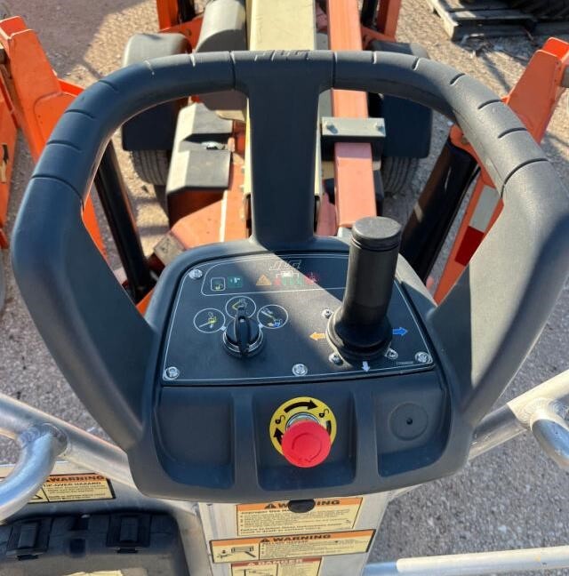 2018 JLG T350-8
