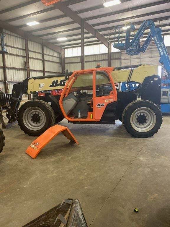 2021 JLG 742