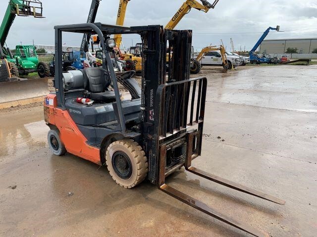 2017 Toyota 8FGU25-4