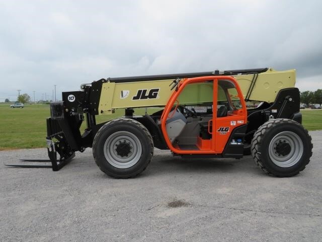2025 JLG 1055
