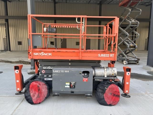 2018 Skyjack SJ-6832RT-3