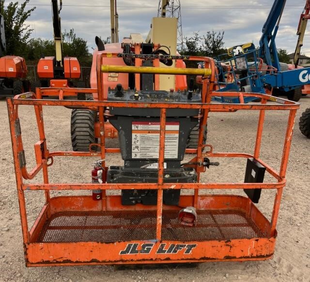 2017 JLG 450AJ-3