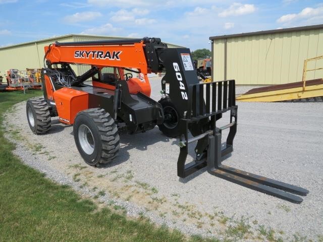 2024 SkyTrak 6042-6