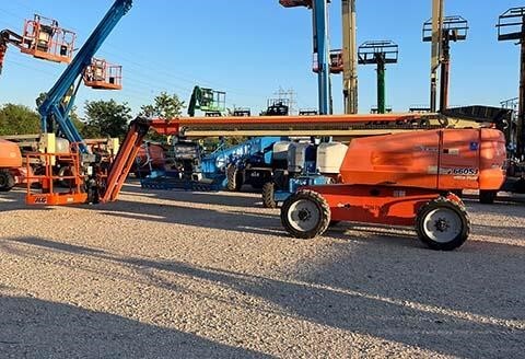 2017 JLG 660SJ