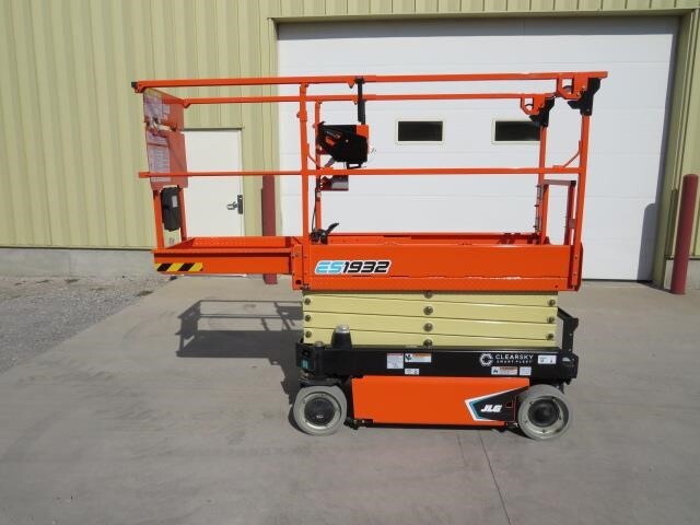 2025 JLG ES1932-17