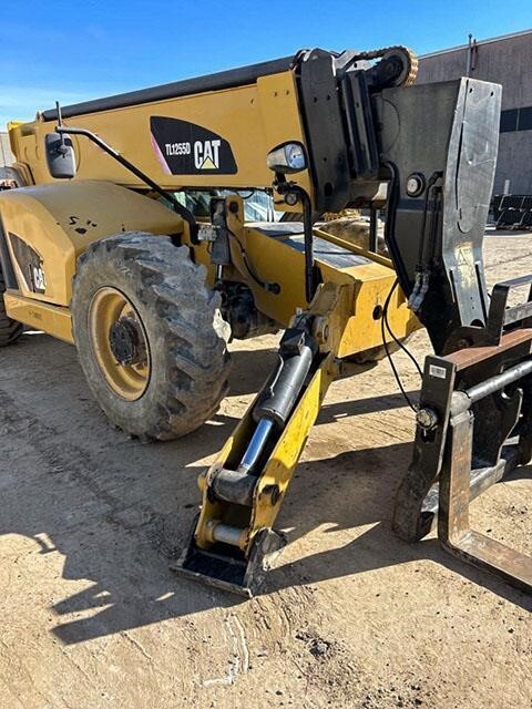 2019 CAT TL1255D-33