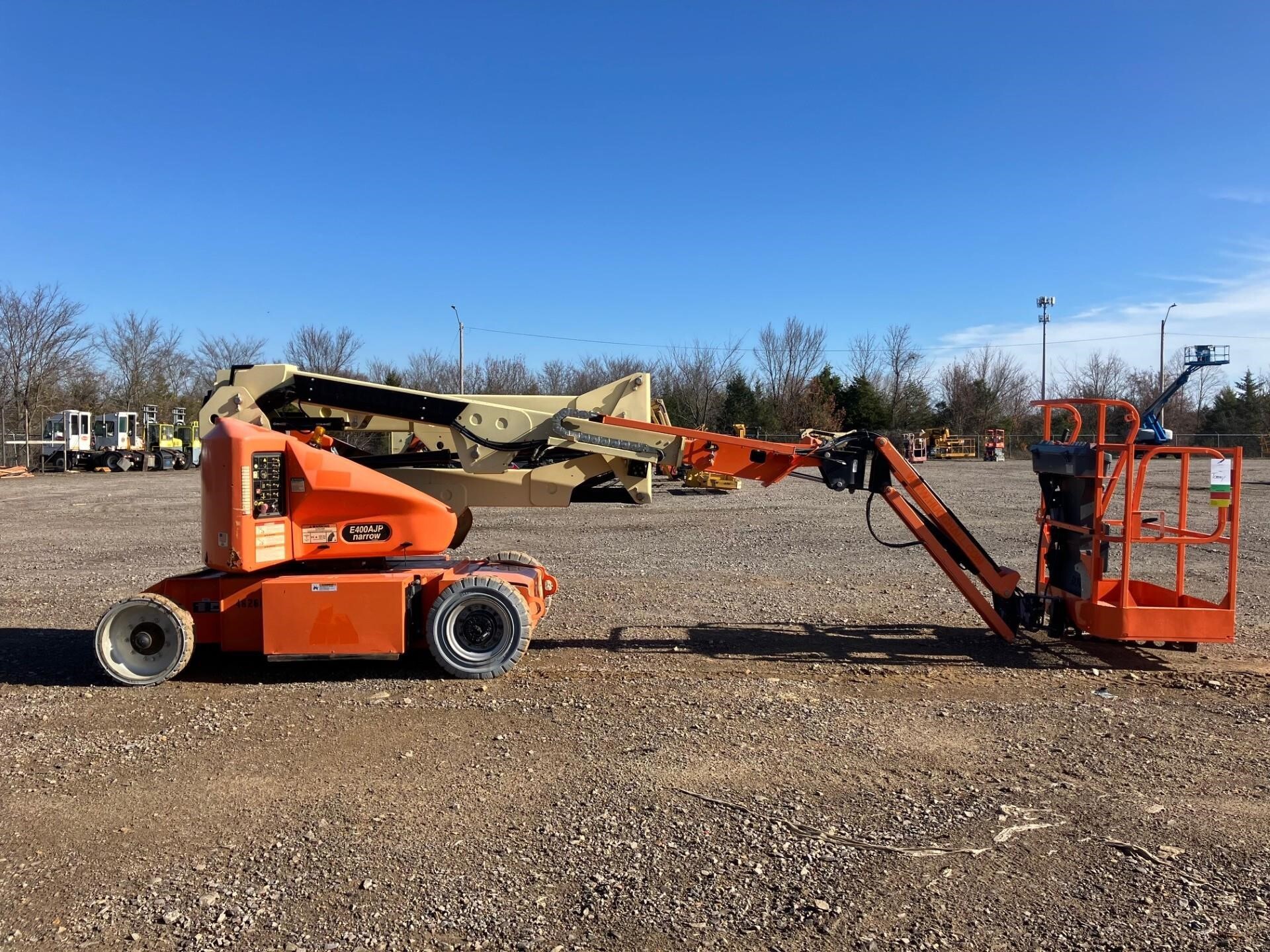 2017 JLG E400AJPN