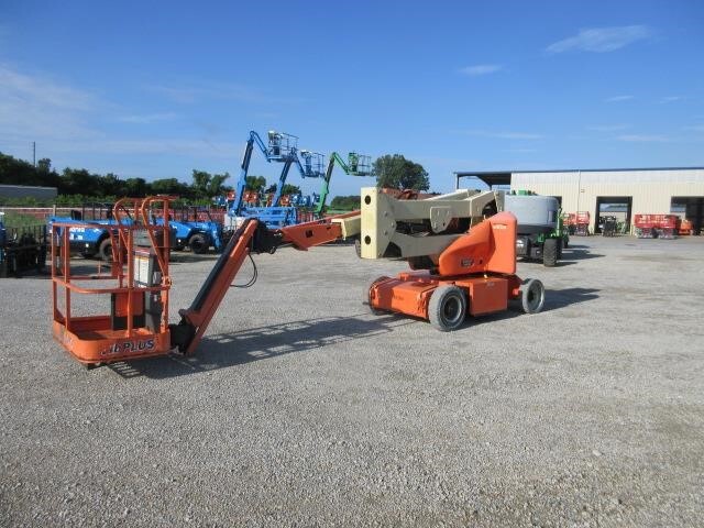 2017 JLG E400AJPN