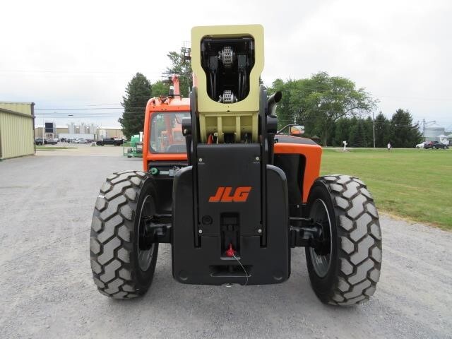 2025 JLG 1055-7