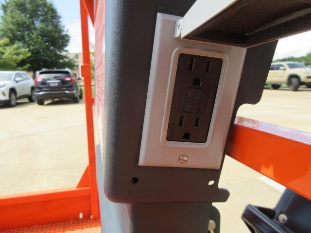 2025 JLG E400AJPN-23