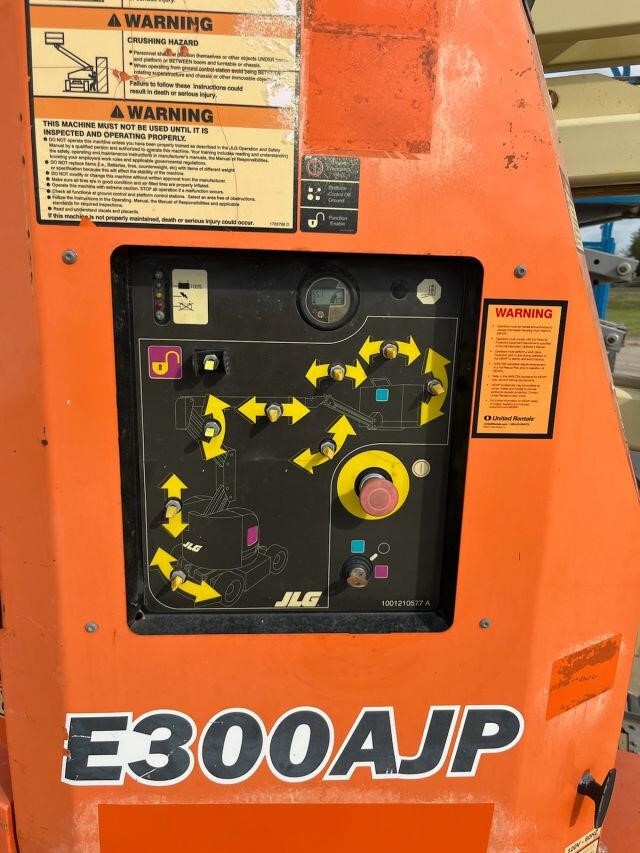 2017 JLG E300AJP-7