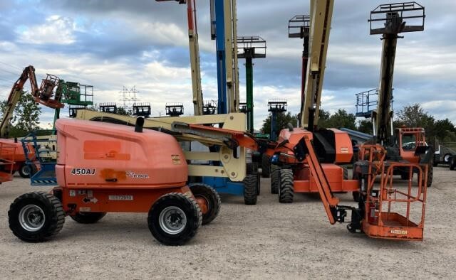 2017 JLG 450AJ-5