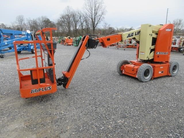 2017 JLG E300AJP