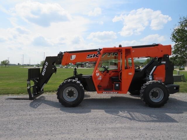 2025 SkyTrak 6042
