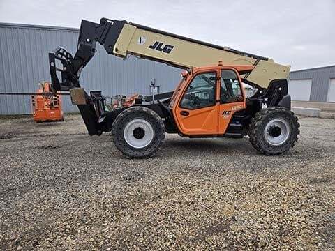 2017 JLG 1255