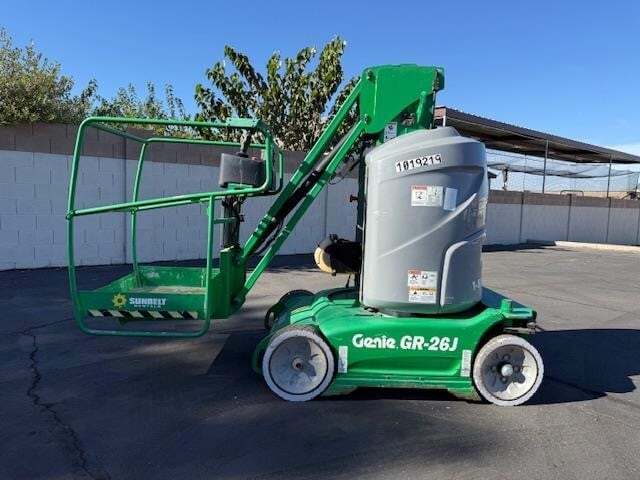 2017 Genie GR26J