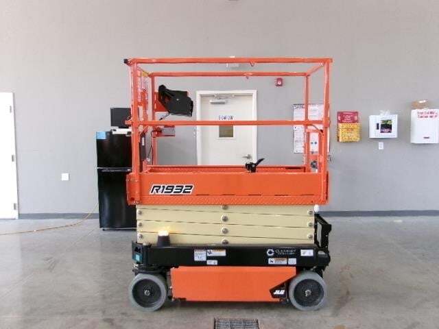 2025 JLG R1932