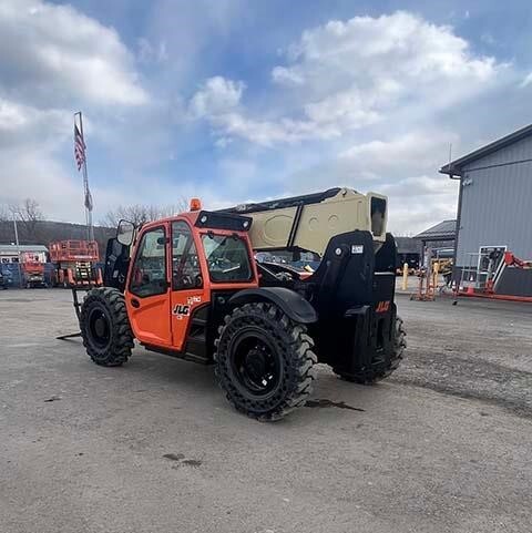 2018 JLG 943-8