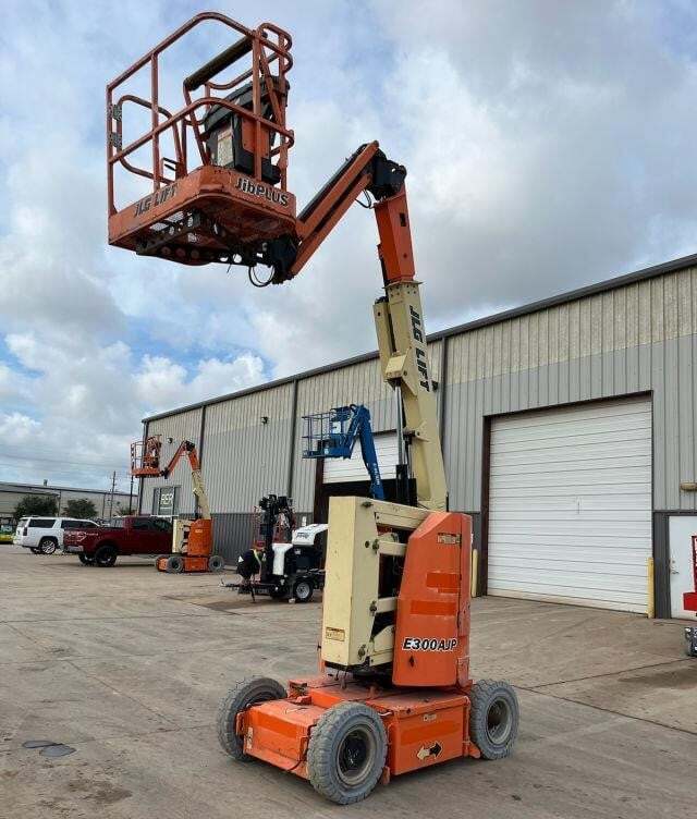 2017 JLG E300AJP
