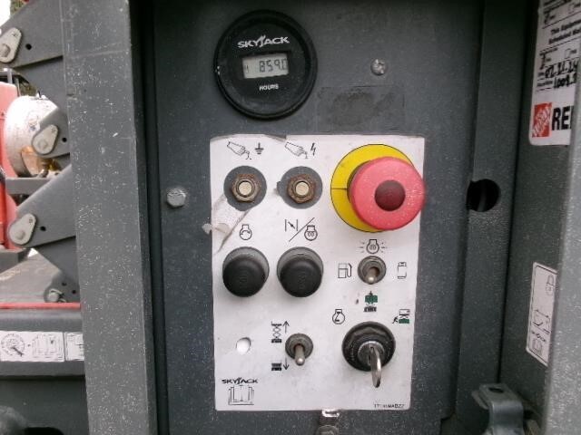 2018 Skyjack SJ-6832RT-12