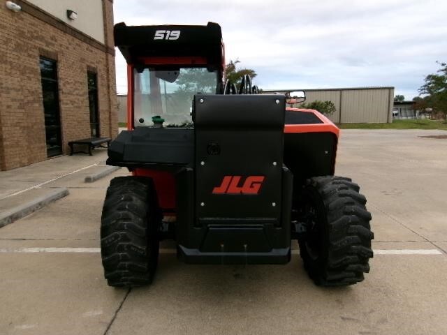 2025 JLG 519-7