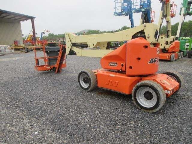 2013 JLG E450AJ-4