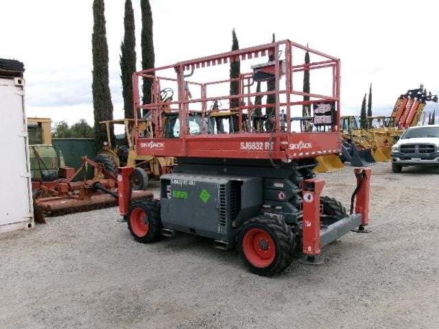 2018 Skyjack SJ-6832RT-5