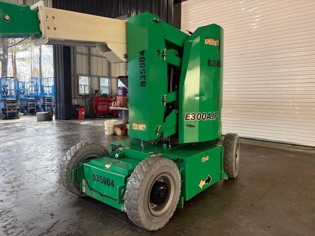 2016 JLG E300AJP