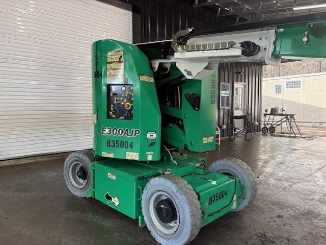 2016 JLG E300AJP-7