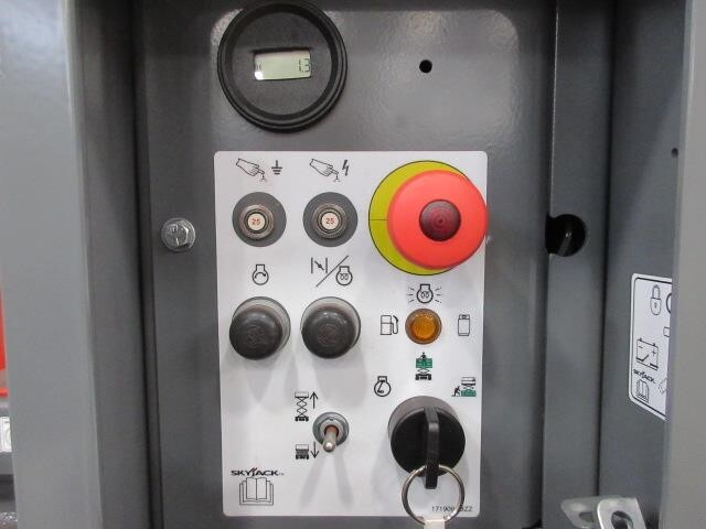 2025 Skyjack SJ-6832RT-29