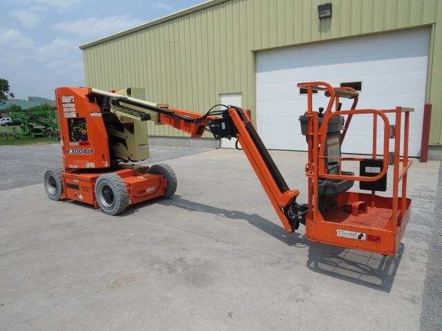 2018 JLG E300AJP-4