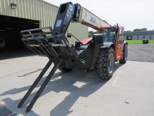 2025 JLG 1043-8