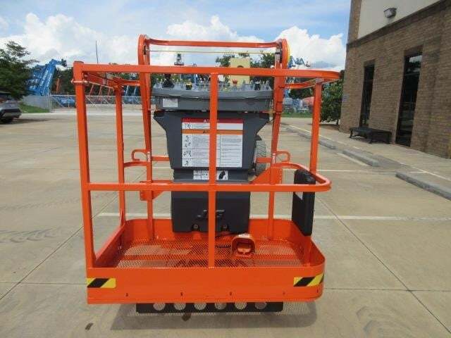 2025 JLG E400AJPN-8