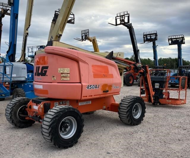 2017 JLG 450AJ-6