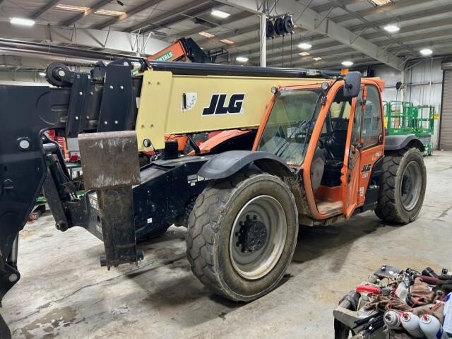 2017 JLG 1255