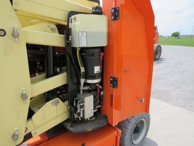 2018 JLG E300AJP-16