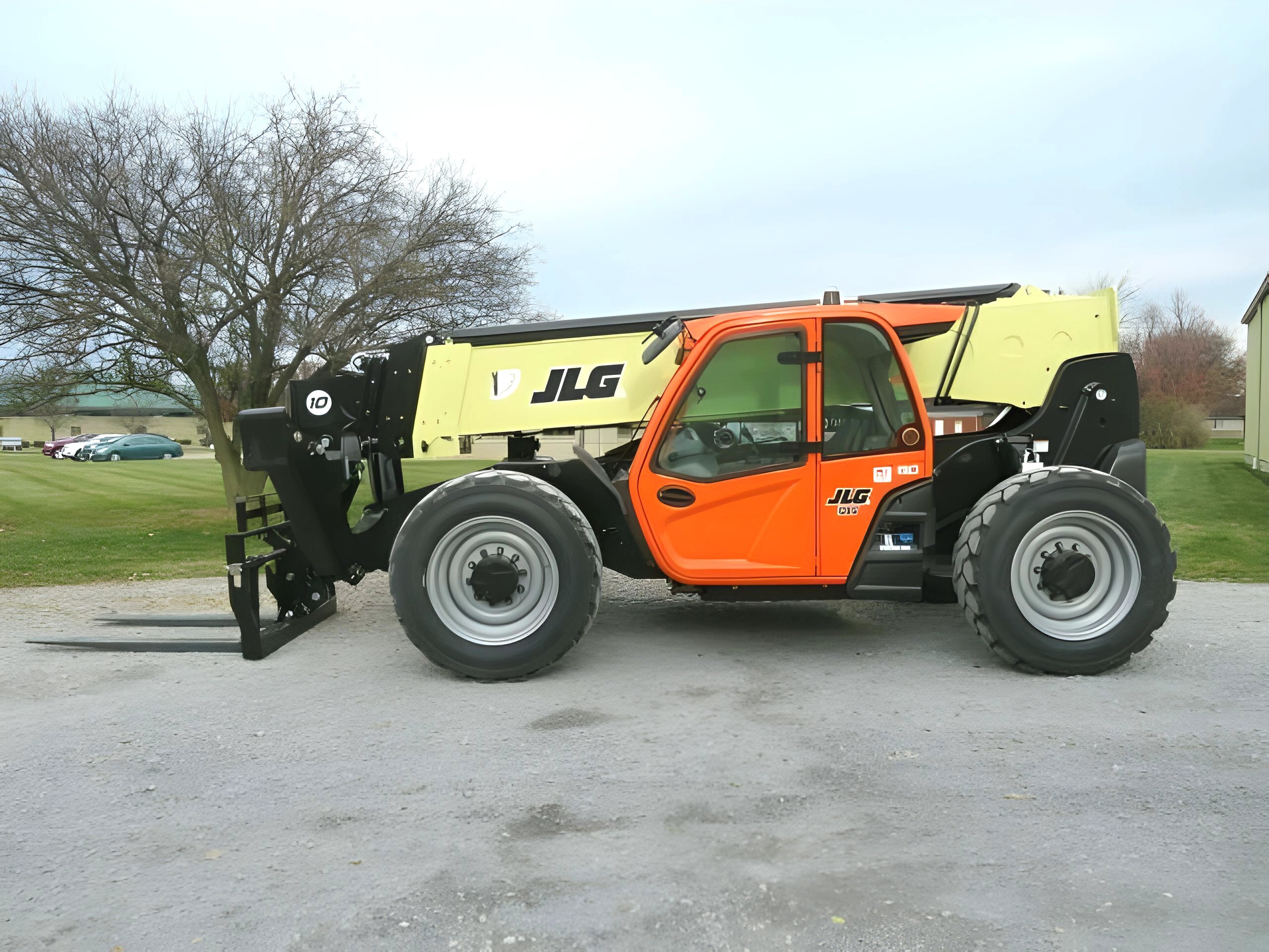 2025 JLG 1055